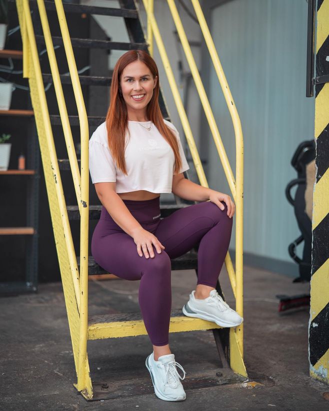 Tvůj den nemusí být perfektní. Ale tvůj gym outfit může být☺️ Třeba tahle kombinace! 👉Legíny second skin v barvě mulberry...